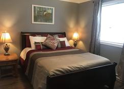 Cozy little 1BD apartment private and centrally located - Halifax - Bedroom