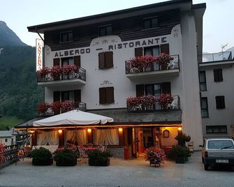 Hotel La Lanterna - Chiesa In Valmalenco - Budova