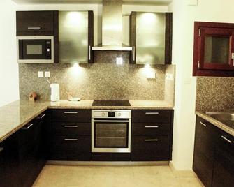 Tranquil Marina View Retreat - Salalah - Kitchen