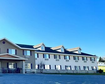Country Trails Inn And Suites - Preston - Building