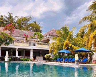 Puri Saron Senggigi Hotel - Senggigi - בריכה