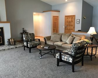 Spectacular Lake Views! 20 Mins To Eureka Springs & 5 Mins To Starkey Marina - Eureka Springs - Sala de estar