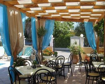 Makis louvlis apartments - Moraitika - Patio