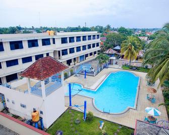 Hotel Hakmaz Taba Syariah Lubuk Linggau - Lubuklinggau - Piscina