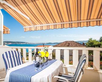 Apartments Barbara - Seget Donji - Balkon
