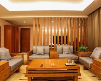 Harbin Fuyu Business Hotel (Convention and Exhibition Center Branch) - Harbin - Living room