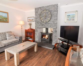 17 Clover Hill, Pet Friendly In Killorglin, County Kerry - Killorglin - Living room