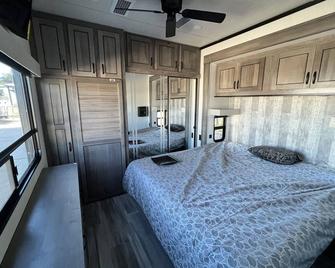 Travel camper trailer - Lake City - Bedroom