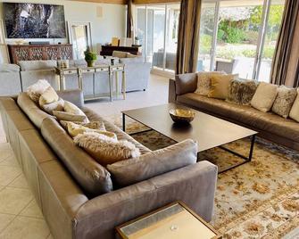 Oasis in Beverly Hills - Beverly Hills - Sala de estar