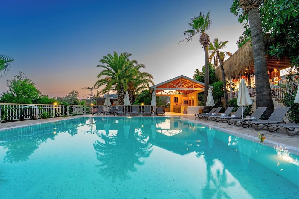 Golden Lighthouse Hotel - Gelemiş - Piscina