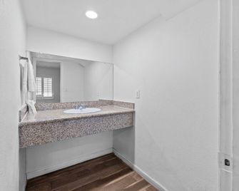 American Executive Inn - Mesa