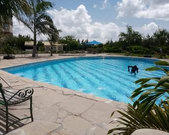 Wonderland Resort - Katelembu - Piscina