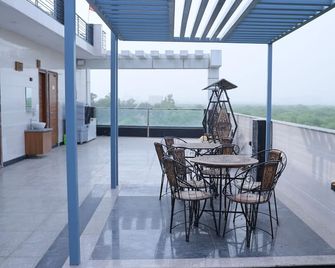 Vr Hotel - Greater Noida - Balcony