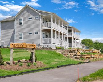 Bunkies- The Hold - Ottawa - Building