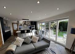 Luxurious Modern 2 Bedroom Bungalow Private Garden - Holyhead - Sala de estar
