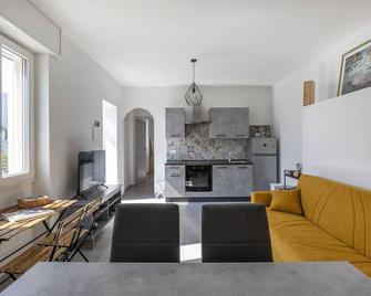 Como Lake Paradise - Laglio - Living room