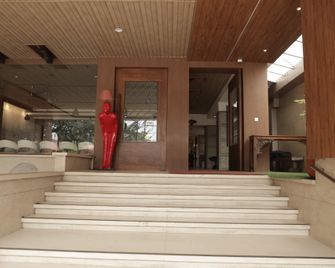 Zorba Inn, Kolhapur - Kolhapur - Lobby