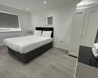 London Dagenham Apartments - Dagenham - Bedroom