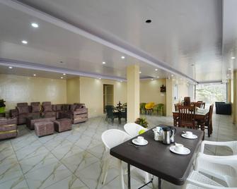 Crested View | Cottage in Fagu | w King Bed,food,View - Kufri - Restaurant