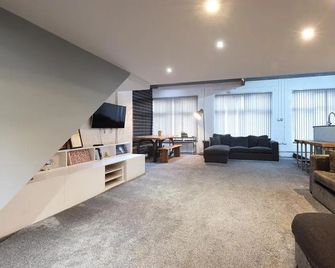 Penthouse Warehouse Slps 18 (61) - Manchester - Living room