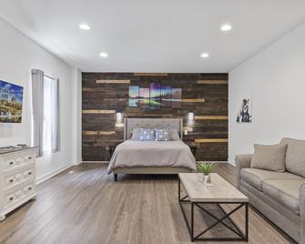 Spacious Renovated Studio W/Private Self Check in! - Five Forks - Bedroom