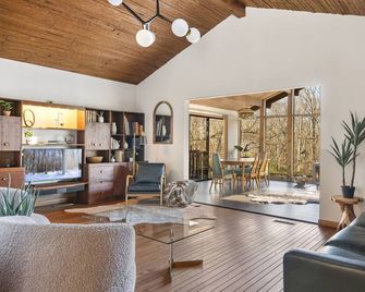 The Connecticut Chalet - On 5 Acres! - Southington - Sala de estar