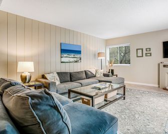 Charming Villa Just Steps To Beach & Shared Pool W/Central Ac, Private Wd, Wifi - Fernandina Beach - Σαλόνι
