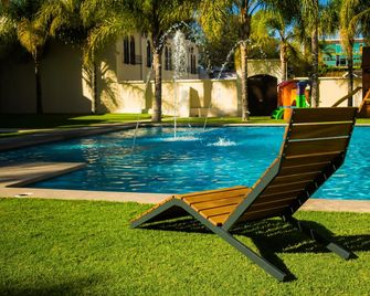 Wyndham Garden Aguascalientes Hotel and Casino - Aguascalientes - Piscina