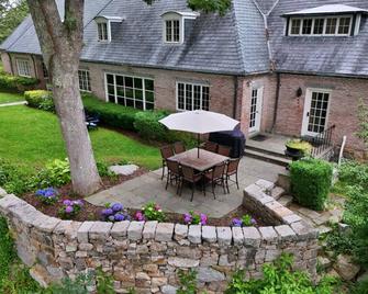 8 bedroom seacoast manor with amazing views - South Kingstown - Innenhof