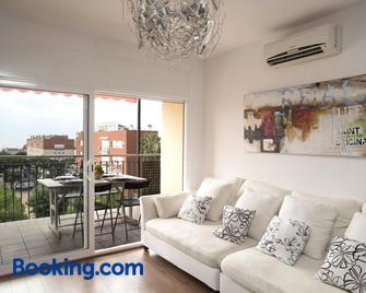 Vilamarlux I - Vilassar de Mar - Living room