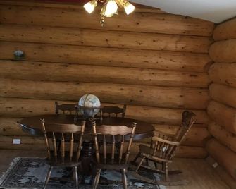 Three Level Log Home On Private 40 Acre Estate. - Swift Current - Dining room