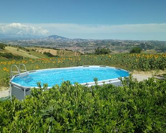 Bed&Breakfast Giardino Agritourist - Controguerra - Pool