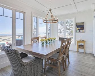 Plover Dunes: Modern, family/golf beachfront retreat on breathtaking P.E.I. - Morell - Dining room