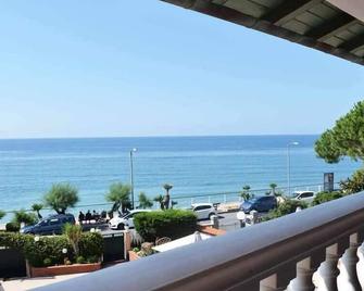 Del Prado Bilocale 215 - Riva Ligure - Balcon