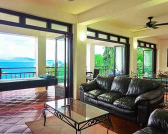 Out of the Blue Resort - Puerto Galera - Phòng khách