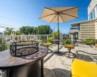 Cozy 1-bedroom apt overlooking Puget Sound, Olympic mtns, Alki Beach, Seattle - Seattle - Balcone