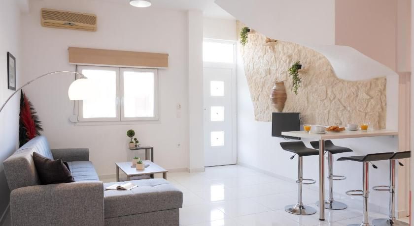 Other view of Palm House near Heraklion Airport