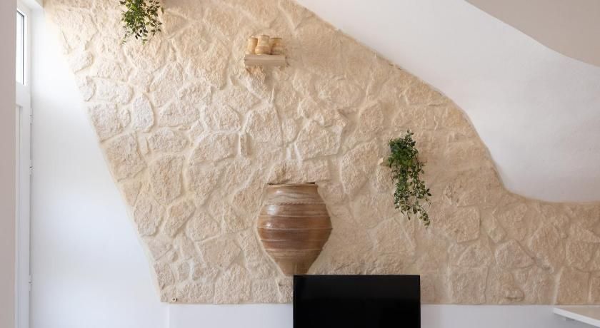 Other view of Palm House near Heraklion Airport