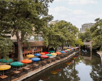 La Luz - San Antonio - Extérieur