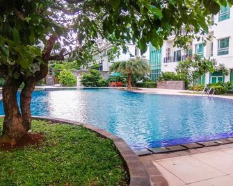 City View 1br Apartment at Woodland Park - Jakarta - Pool
