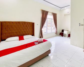 RedDoorz Syariah @ Rpcc Rantauprapat - Bandar - Habitación
