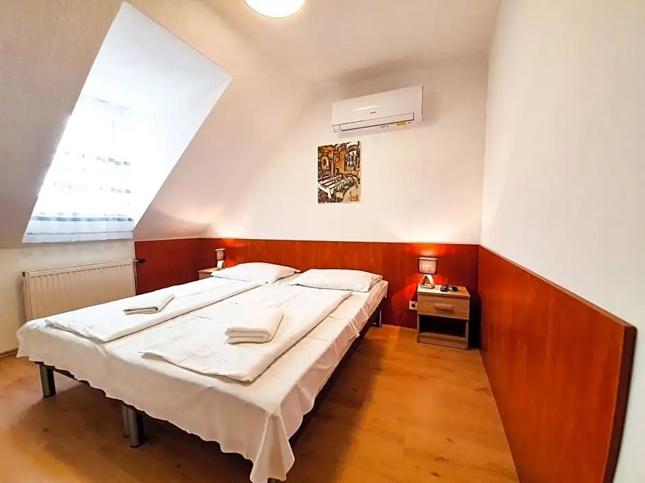 Retro Hotel - Torony