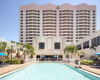 Embassy Suites by Hilton Tampa Airport Westshore - טמפה - בניין