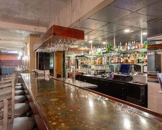 Ramada Plaza by Wyndham Virginia Beach Oceanfront - Virginia Beach - Bar