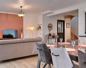 Les acacias - Ламбаль - Їдальня