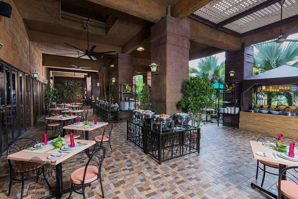 صنواي لوست وورلد هوتل