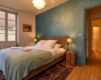 Appartement Montagnon - Les Suites Du Palais - Classé 4 Étoiles, Parking Privé, Vue Cathédrale, 3 Chambres, Primo C0nciergerie - Nevers - Chambre