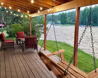 Where The Wild Things Are- Blue Ribbon Fly Fishing Cabin & No Lift Line Skiing - Columbus - Balcony