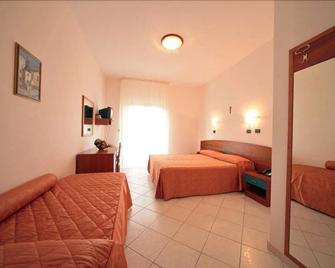 Hotel Adria - Rodi Garganico - Makuuhuone