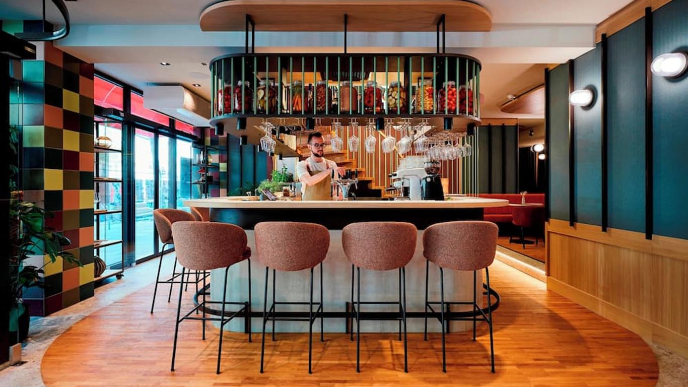 هنرييت ستادت هوتل إكس داس كابري